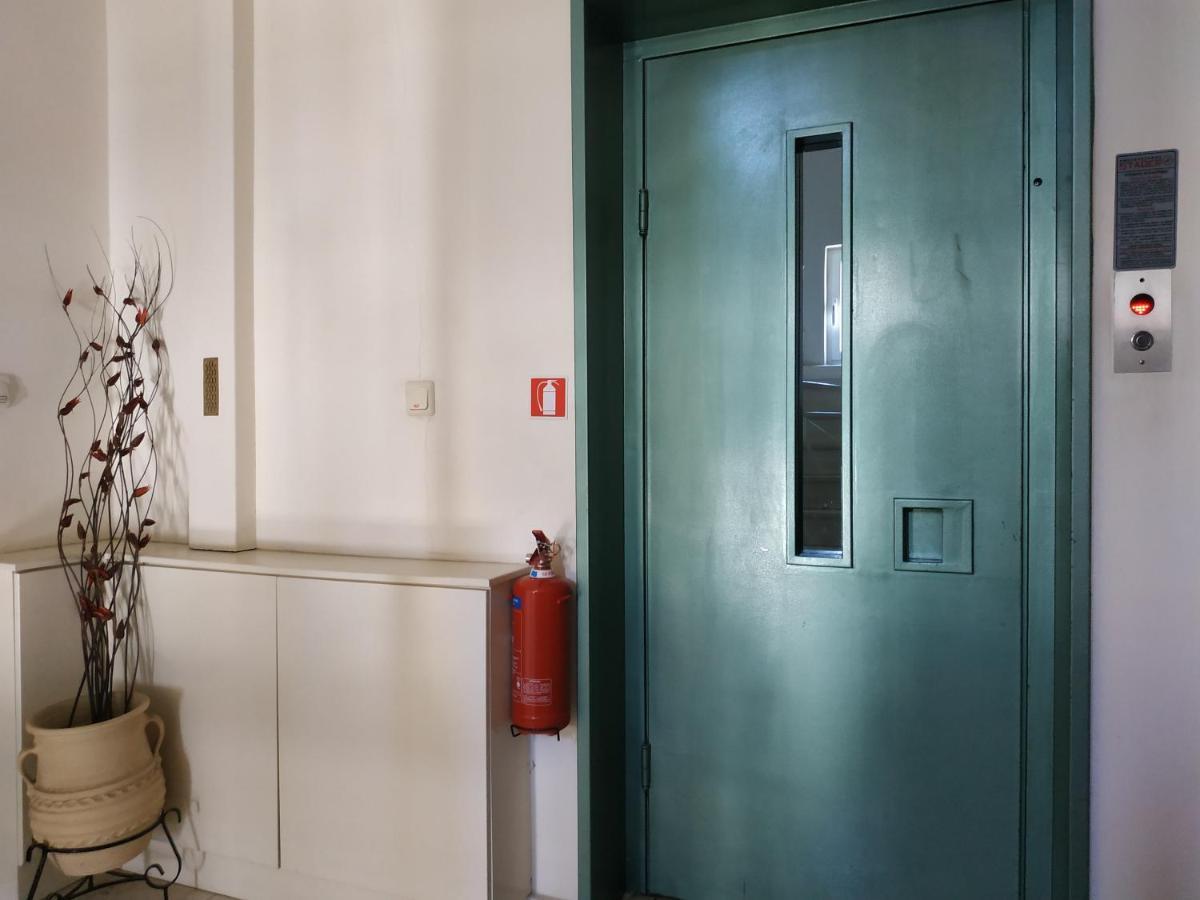 Thalia Apartment In Kalamata, 15' Walk From The City Center And The Beach Exterior photo