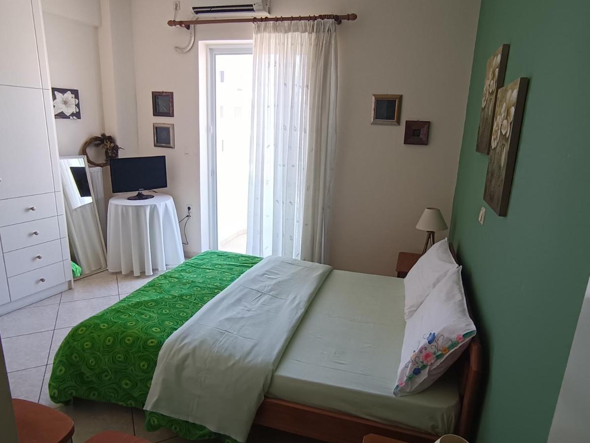 Thalia Apartment In Kalamata, 15' Walk From The City Center And The Beach Exterior photo